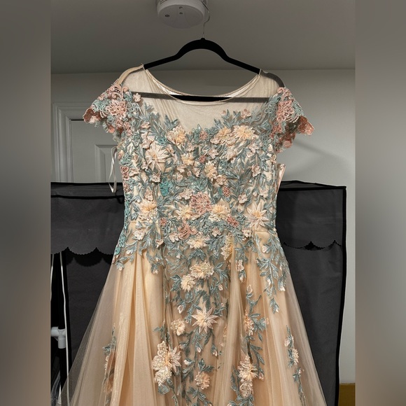 Plus size dresses for sale. Only work once amazing quality. - Picture 12 of 16